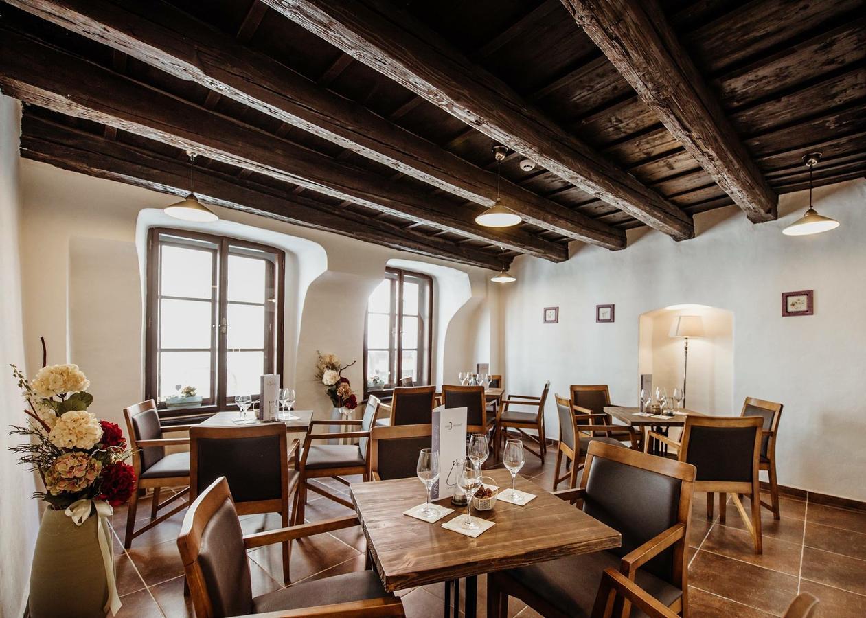 Penzion Vino Hruska Pardubice Ngoại thất bức ảnh