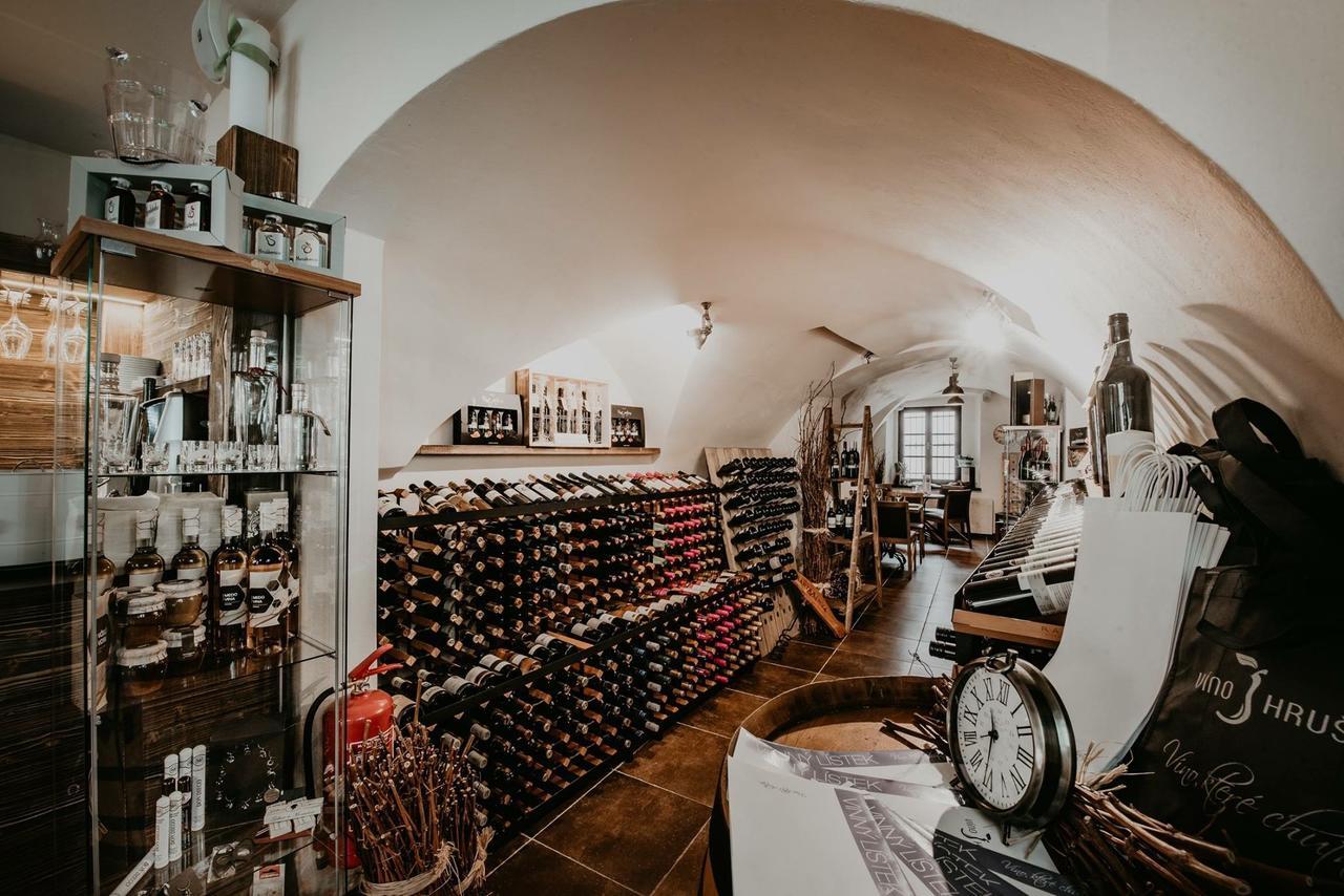Penzion Vino Hruska Pardubice Ngoại thất bức ảnh